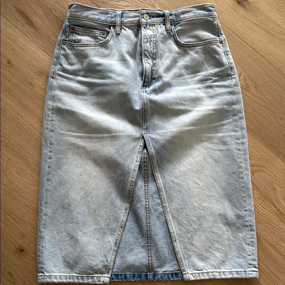Denim Forum 90’s Halle midi denim skirt